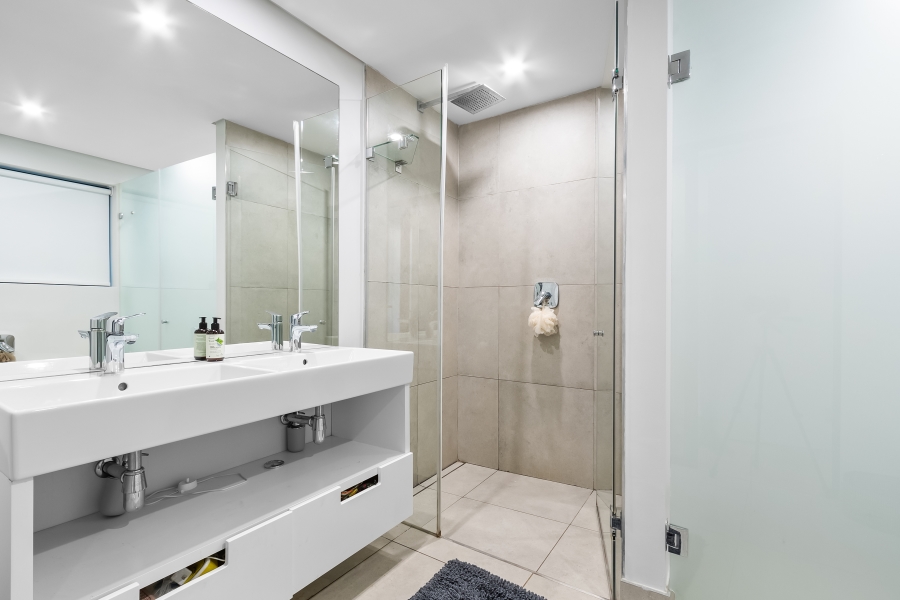 2 Bedroom Property for Sale in Sea Point Western Cape